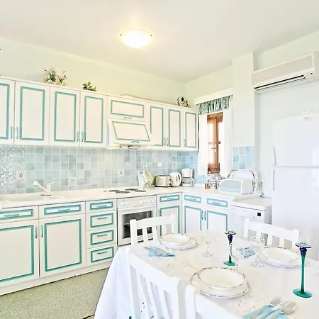 Alexandros Villa Katávolos