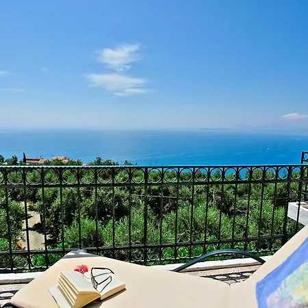 Villa Alexandros *